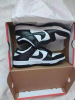 Chaussures nike dunk low retro