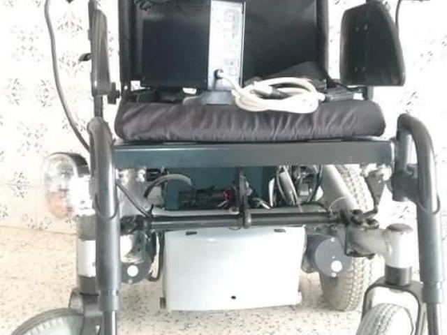 Chaise roulante électrique - 1