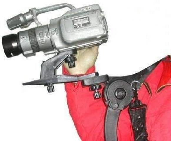 Hands free shoulders for camcorders - 1/4