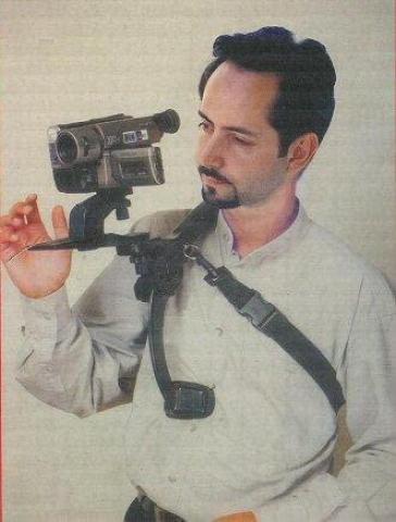 Hands free shoulders for camcorders - 2/4
